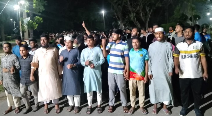 অরাজকতার প্রতিবাদে মধ্যরাতে ইবি শিবিরের বিক্ষোভ মিছিল